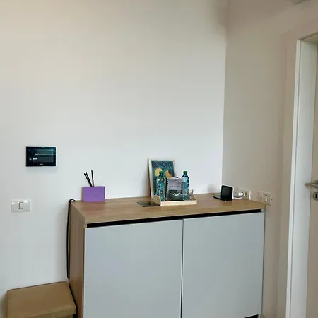 V'one - Cozy & Quiet - Free Parking Apartment