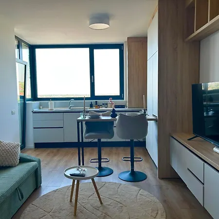 V'one - Cozy & Quiet - Free Parking Apartment *