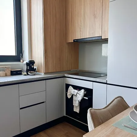 V'one - Cozy & Quiet - Free Parking Apartment