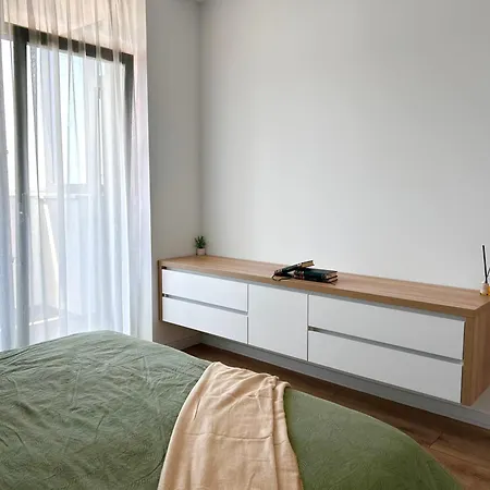 V'one - Cozy & Quiet - Free Parking Apartment
