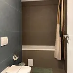 V'one - Cozy & Quiet - Free Parking Apartment *