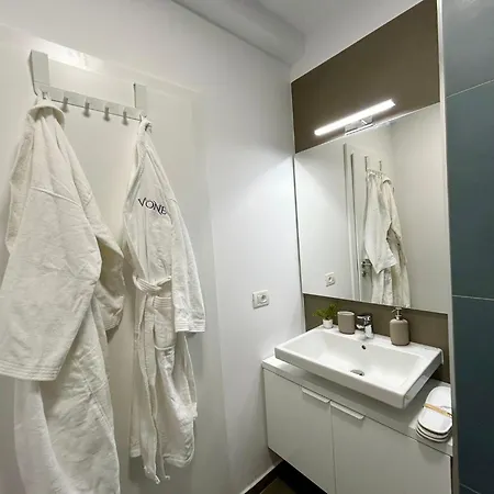 V'one - Cozy & Quiet - Free Parking Apartment *